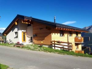 Zgradba, v kateri se nahaja apartma