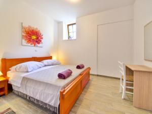 Postel nebo postele na pokoji v ubytování Apartment Val-2 by Interhome