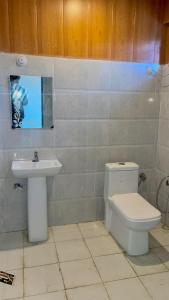 Bilik mandi di New Hotel Mahadev