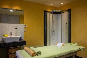 Ванна кімната в Royal Paradise Beach Resort & Spa