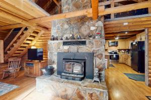 Μια τηλεόραση ή/και κέντρο ψυχαγωγίας στο Leavenworth Cozy Cabin