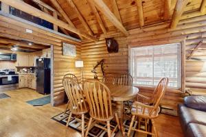Η κουζίνα ή μικρή κουζίνα στο Leavenworth Cozy Cabin