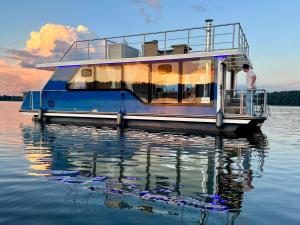 Nena Hausboot