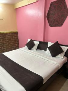 Hotel Decision客房内的一张或多张床位