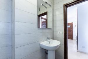 Koupelna v ubytování Rentalmar Bahia Palace + 37 fotografií
