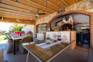 Băuturi la Exceptional Costa del Sol Villa Apartment MIRA SIERRA for 4 Heated pool Amazing views & quality