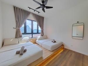 Sunway Onsen Signature Themepark Suites with Hotspring by IWH Suites客房内的一张或多张床位
