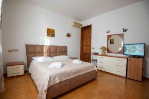 a bedroom with a bed and a dresser with a mirror at B. & B. Villa Giada in Ginosa Marina +37 photos