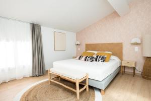 Postel nebo postele na pokoji v ubytování Hôtel Le Ribéral