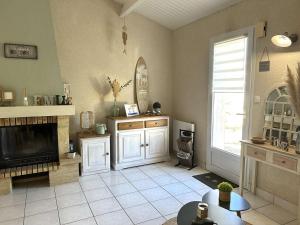 Photo de la galerie de l'établissement Maison 5 pièces avec wifi, près plage et centre, Brem sur Mer - FR-1-224A-73, à Brem-sur-Mer