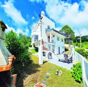 a white house with a porch and a patio at Comfortable house with sea view in Viveiro, 200 m² in Viveiro
