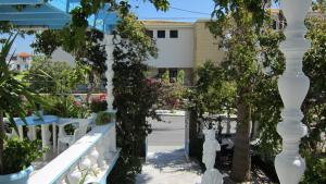 Ein Garten an der Unterkunft Sandalis Hotel