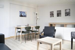 a dining room with a table and chairs at Marina Apartments 3 in Grassobbio