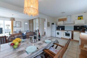 Dapur atau dapur kecil di GRAIN DE SEL - Maison de plein pied 100m de la mer +34 gambar