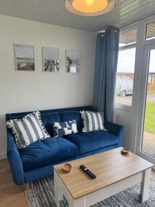 Ruang duduk di K44 Mablethorpe Chalet Park- Dog Friendly