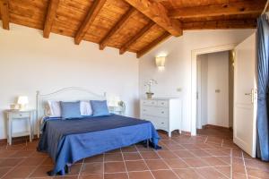 a bedroom with a bed and a wooden ceiling at Villa Azzurra in Stintino +18 photos