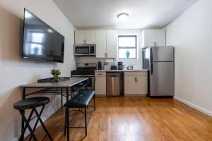 Η κουζίνα ή μικρή κουζίνα στο Prestige NYC Suite