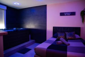 Postel nebo postele na pokoji v ubytování Appartement Jacuzzi