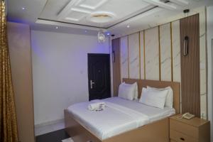 Rúm í herbergi á VHS Vinchee Suites