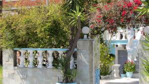 Ein Garten an der Unterkunft Sandalis Hotel