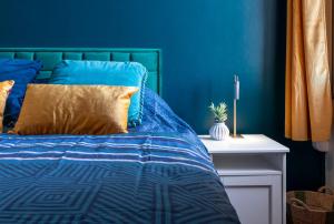 a blue bedroom with a bed with blue walls at Monaco Seaview Border - 1bdr flat - 2beds - 4 guests in Beausoleil