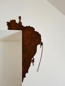 a painting of a map of australia on a wall at La Chambre de l'Atelier -Larchant in Larchant