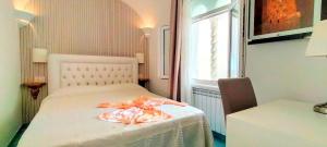 A bed or beds in a room at Ravello Vingius Suite Még 20 kép