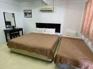 Premium amenities and pool at Hotel & Chalet Sportfishing, Sportfishing Hotel