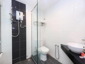 a bathroom with a shower and a toilet and a sink at Hotel O Marvelton Hotel in Butterworth