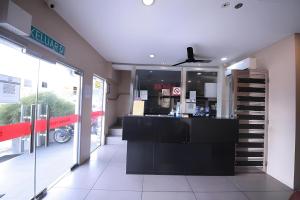 a store front with a black counter in a building at Skudai Hotel in Skudai