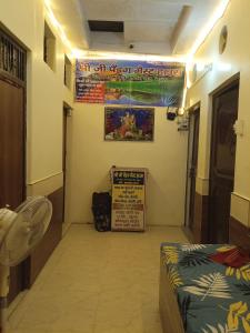Postel nebo postele na pokoji v ubytování Shri ji paying guest house