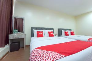 Postel nebo postele na pokoji v ubytování OYO 90380 Hotel Jasin