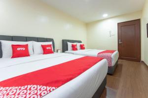 Postel nebo postele na pokoji v ubytování OYO 90380 Hotel Jasin