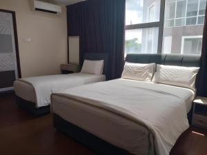 Postel nebo postele na pokoji v ubytování OYO 90380 Hotel Jasin