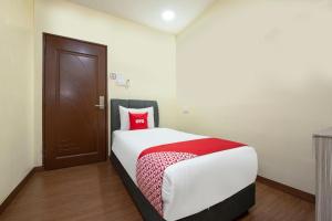 Postel nebo postele na pokoji v ubytování OYO 90380 Hotel Jasin