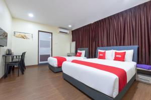 Postel nebo postele na pokoji v ubytování OYO 90380 Hotel Jasin