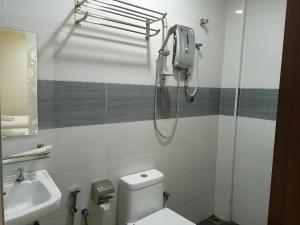 Koupelna v ubytování OYO 90380 Hotel Jasin
