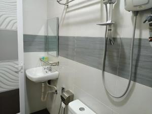 Koupelna v ubytování OYO 90380 Hotel Jasin