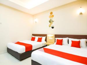 Кровать или кровати в номере Hotel O La Mirina Boutique Inn