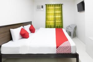 Postel nebo postele na pokoji v ubytování OYO 152 Sangco Condotel