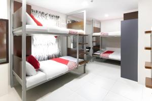 Postel nebo postele na pokoji v ubytování OYO 152 Sangco Condotel