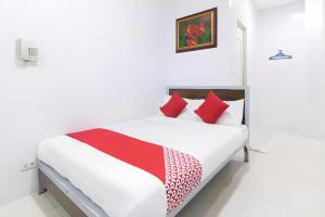Postel nebo postele na pokoji v ubytování OYO 152 Sangco Condotel
