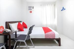 Postel nebo postele na pokoji v ubytování OYO 152 Sangco Condotel