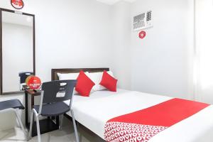 Postel nebo postele na pokoji v ubytování OYO 152 Sangco Condotel