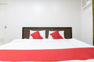 Postel nebo postele na pokoji v ubytování OYO 152 Sangco Condotel