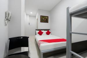 Postel nebo postele na pokoji v ubytování OYO 152 Sangco Condotel