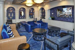 DoubleTree by Hilton Hotel Berkeley Marina的休息区