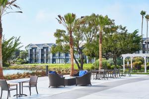 DoubleTree by Hilton Hotel Berkeley Marina外面的花园