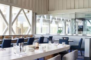 DoubleTree by Hilton Hotel Berkeley Marina餐厅或其他用餐的地方