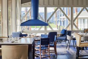 DoubleTree by Hilton Hotel Berkeley Marina的休息区